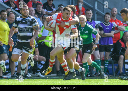 St Helens, Royaume-Uni. 3e juin 2018. Dimanche 3 Juin 2018 , TOTALEMENT méchants, stade St Helens, Angleterre ; Ladbrokes Challenge Cup, remporteront St Helens v Hull FC ; Ryan Morgan de St Helens est abordé : Crédit News Images /Alamy Live News Banque D'Images