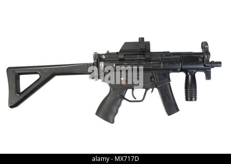 Pistolet mitrailleur allemand MP5 moderne isolé Banque D'Images