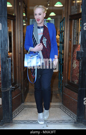 Paola Diana VIP book launch tenue à Daunt Books comprend : Lewis-Duncan où Weedon : London, Royaume-Uni Quand : 02 mai 2018 Source : WENN.com Banque D'Images