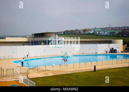 Saltdean Lido, Saltdean, East Sussex. Saltdean Lido est un des plus beaux exemples restants de lidos moderniste au Royaume-Uni Banque D'Images