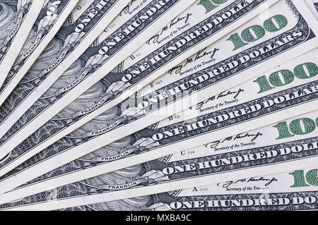 Arrière-plan d'une centaine de dollars billets américains disposés en éventail. Banque D'Images