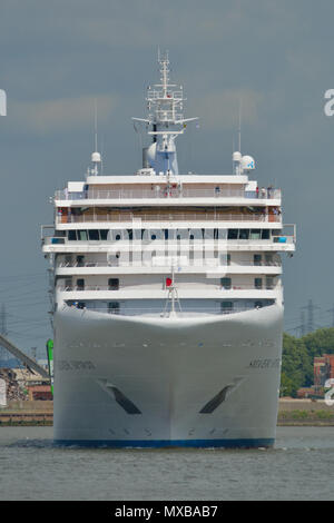 Le navire de croisières de Silversea SILVER SPIRIT vu en arrivant sur la Tamise au début d'un port de 2 jours à Greenwich, Londres Banque D'Images