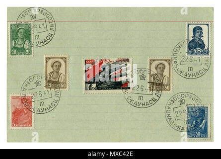 Historique : timbres soviétique sur une feuille d'un ordinateur portable avec l'annulation de la première journée de la guerre, le 22 juin 1941, la Russie, la Lituanie, l'URSS Banque D'Images
