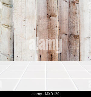 Vieux fond de bois et sol en mosaïque blanc à l'avant Banque D'Images