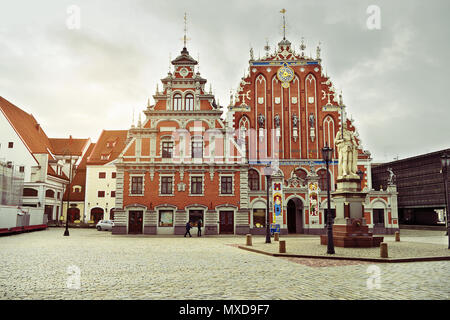 Riga, Lettonie. Maison des Têtes Noires, Melngalvju nams. Vieille ville de Riga. Banque D'Images