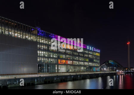 BBC Scotland, Imax Theatre & Clyde dans la nuit, Glasgow Banque D'Images