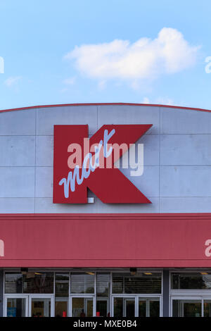 Colombie-britannique, PA, USA - 25 mai 2018 : K-Mart signe à l'un de ses établissement de vente au détail. Kmart est troisième plus grande chaîne américaine de grands magasins d'escompte. Banque D'Images