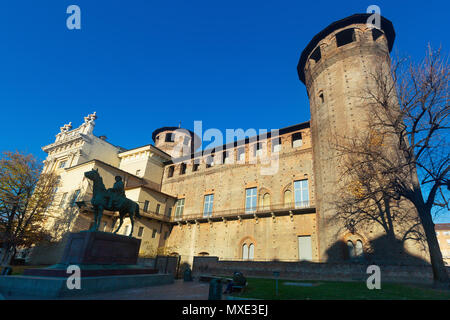 Vue de la façade arrière du Palais Madama médiévale dans la ville italienne de Turin Banque D'Images