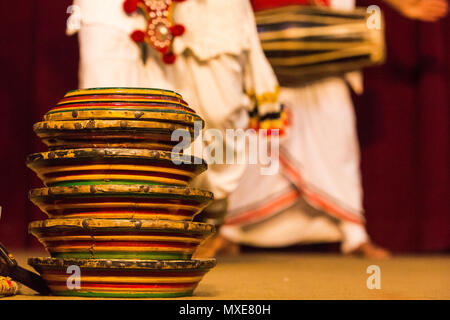 Détail de l'instrument. Mallawaarachchi, danse folklorique Kandyan. Kandy, Sri Lanka. Juillet 2017 Banque D'Images