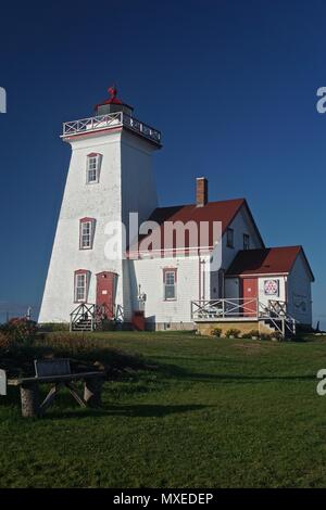 L'Île du Prince Édouard, Canada : le phare de Wood Islands (1876), sur le détroit de Northumberland, est un édifice fédéral du patrimoine désigné du Canada. Banque D'Images