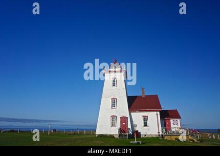 L'Île du Prince Édouard, Canada : le phare de Wood Islands (1876), sur le détroit de Northumberland, est un édifice fédéral du patrimoine désigné du Canada. Banque D'Images