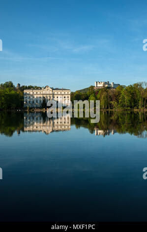 Leopolskroner Salzbourg Weiher, un lac dans la ville Banque D'Images