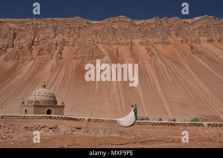 Se marier à la Montagne de Feu, Turpan, Xinjiang, Chine Banque D'Images