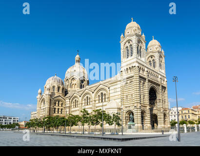 Vue générale de la cathédrale de Marseille, Sainte-Marie-Majeure, également connu sous le nom de la Major, un style néo-byzantin catholic bâtiments construits en 1893 dans Banque D'Images