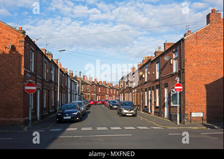 Maisons mitoyennes, du milieu de la rue, dans le nord de la ville, st.helens, Lancashire, Merseyside, Angleterre, Grande-Bretagne, Royaume-Uni, Banque D'Images