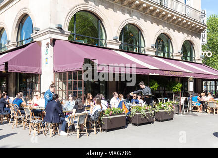 Paris, 2016 France-June 09- Le cafe restaurant franco-russe Pouchkine situé à place de la Madeleine à Paris, France. Banque D'Images