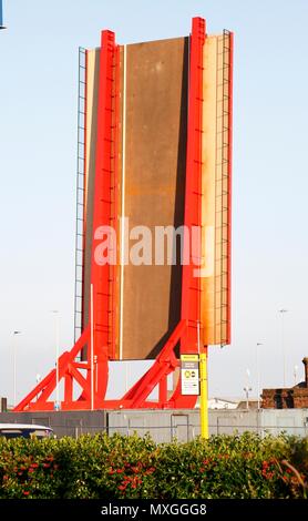 Wirral, UK. 3e juin 2018. Un nouveau pont reliant Wirral causant de plus en plus de problèmes en raison de l'être construit 4 pi, le pont devait être achevée au début de 2018 Ian Crédit Fairbrother/Alamy live news Banque D'Images