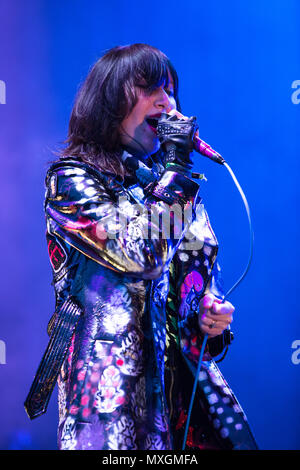 Toronto, Canada. 06Th juin 2018. Jacques Brel chanteur Karen O. Le champ intitulé Death Trip Music & Arts Festival, Toronto, Canada. Credit : topconcertphoto/Alamy Live News Banque D'Images