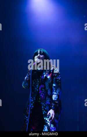 Toronto, Canada. 06Th juin 2018. Jacques Brel chanteur Karen O. Le champ intitulé Death Trip Music & Arts Festival, Toronto, Canada. Credit : topconcertphoto/Alamy Live News Banque D'Images