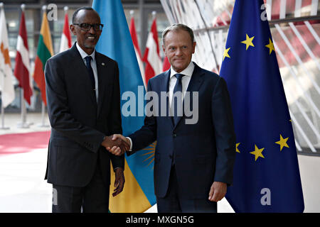 Bruxelles, Belgique. 4 juin, 2018. Donald Tusk, le président du Conseil de l'Europe accueille le Président du Rwanda Paul Kagame au siège du Conseil européen. Alexandros Michailidis /Alamy Live News Banque D'Images