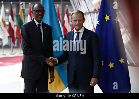 Bruxelles, Belgique. 4 juin, 2018. Donald Tusk, le président du Conseil de l'Europe accueille le Président du Rwanda Paul Kagame au siège du Conseil européen. Alexandros Michailidis /Alamy Live News Banque D'Images