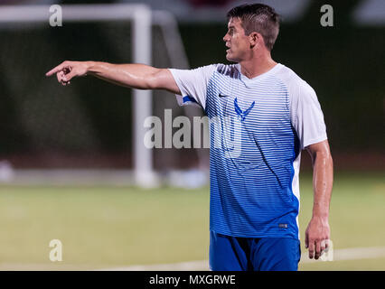 3 juin 2018 - Fort Bragg, Caroline du Nord, États-Unis - 3 juin 2018 - Fort Bragg, Caroline du Nord, USA - All-Air Soccer Force Le Capitaine Éric Wilson (20) réagit au cours d'un premier match entre l'armée américaine et de la Force aérienne à l'Armée 2018 MenÃ•s Soccer Championship, à Hedrick, stade de Fort Bragg. Air Force, les Forces armées, la défense des champions de l'armée battue 2-1 en prolongation. Les Forces armées MenÃ•s Soccer Championship est mené tous les deux ans. (Crédit Image : © Timothy L. Hale via Zuma sur le fil) Banque D'Images