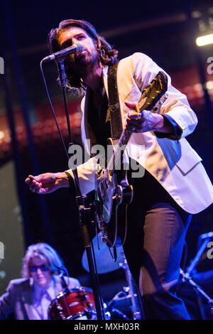 Milan Italie. 04 juin 2018. Le multi-instrumentiste australien singer-songwriter CAMERON AVERY effectue sur scène à Mediolanum Forum ouverture du show de Arctic Monkeys. Credit : Rodolfo Sassano/Alamy Live News Banque D'Images