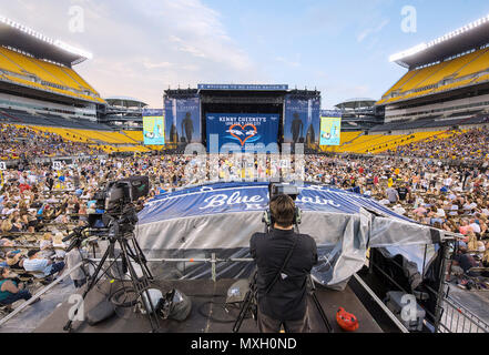 Pittsburgh, PA, USA. Apr 26, 2015. 02 juin 2018 - Pittsburgh, Pennsylvanie - la vedette de musique Country Kenny Chesney se produit en concert à l'arrêt de Pittsburgh de sa '' 'Voyage autour du Soleil' Tour tenue au stade Heinz Field. Crédit photo : Jason L. Nelson/AdMedia Crédit : Jason L. Nelson/AdMedia/ZUMA/Alamy Fil Live News Banque D'Images