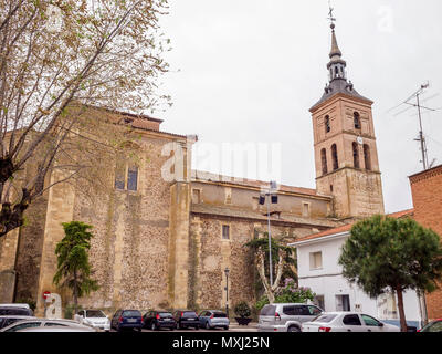 Eglise de San Pedro Apóstol. Pueblo de Fuente el Saz de Jarama. Cuenca del Medio Jarama. Madrid. España. Banque D'Images