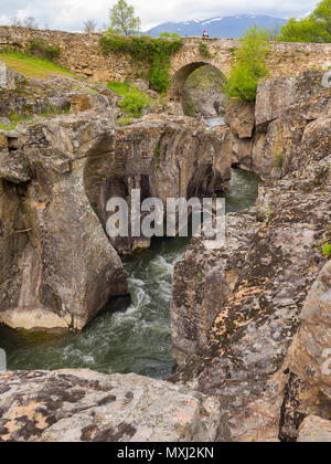 Puente del Congosto médiévale sobre el río Lozoya. Lozoya. Zona periférica de protección del Parque Nacional de la Sierra de Guadarrama. Madrid. España Banque D'Images