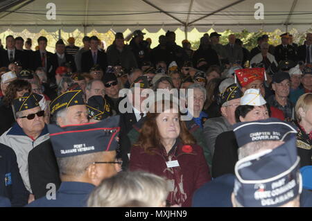 11/11/16 - Veteran's Day Event Le Veteran's Day celebration au Delaware Memorial Bridge en tant que membres de tous les services qu'hier et d'aujourd'hui honorer ceux qui ont servi, dans la région de Wilmington, Del. (US Army National Guard photo prise par le s.. James/Pernol libéré) Banque D'Images