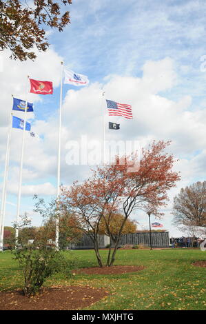 11/11/16 - Veteran's Day Event Le Veteran's Day celebration au Delaware Memorial Bridge en tant que membres de tous les services qu'hier et d'aujourd'hui honorer ceux qui ont servi, dans la région de Wilmington, Del. (US Army National Guard photo prise par le s.. James/Pernol libéré) Banque D'Images