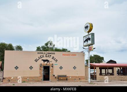 Seligman, Arizona, USA - Le 24 juillet 2017 : Black Cat Bar est situé à Seligman. Seligman est une ville de la route 66 en Arizona. Banque D'Images