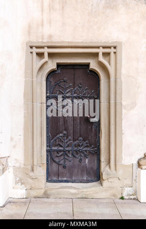 Grunge Vintage porte sur mur de pierre Banque D'Images