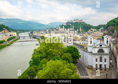 Les toits de Salzbourg à Salzbourg, ville de l'Autriche. Banque D'Images