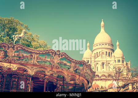 Carrousel vintage et de la Basilique du Sacré-Cœur à Montmartre, Paris France Banque D'Images