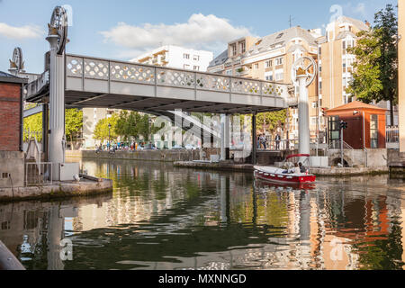 Ascenseur, pont sur le Canal de l'Ourcq, rue de Crimée, Paris, France, Europe. Banque D'Images