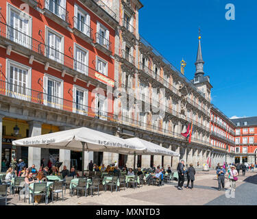 Cafés et restaurants sur la Plaza Mayor, Madrid, Espagne Banque D'Images