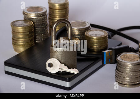 Cadenas sur un disque dur externe Banque D'Images