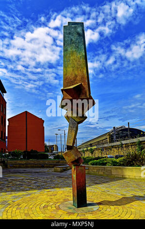 Newcastle sur Tyne Central Square metal sculpture près de Orchard St Post Office Banque D'Images