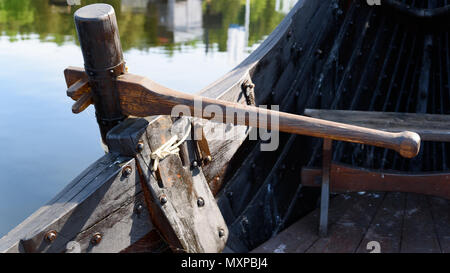 Akkerhaugen, Norvège - 20 mai 2018 : Documentaire de voyage de la vie quotidienne et le lieu. La gouverne de stick de la réplique du célèbre navire Viking Asa a un Banque D'Images