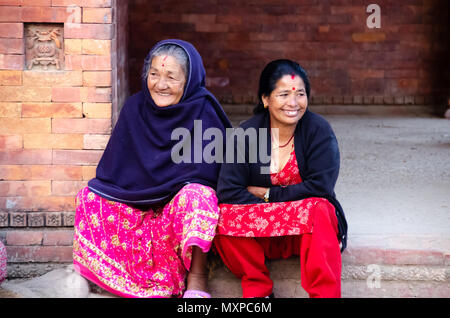Deux femmes népalaises de Bhaktapur, Népal, Banque D'Images