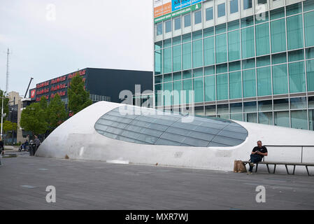 Eindhoven, Pays-Bas - 16 mai 2018 : Voir de 18 Septemberplein buiding Banque D'Images