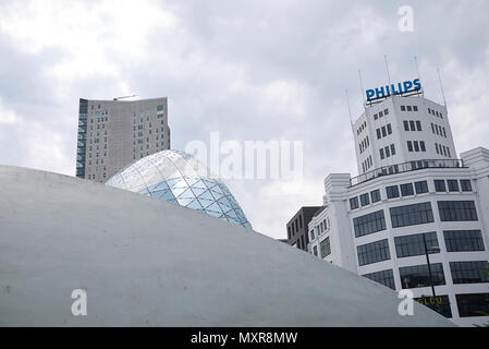 Eindhoven, Pays-Bas - 16 mai 2018 : bâtiment moderne à Eindhoven Banque D'Images