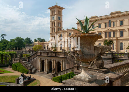 Vue d'été de jour d'Osborne House and gardens, Cowes, île de Wight, Royaume-Uni Banque D'Images