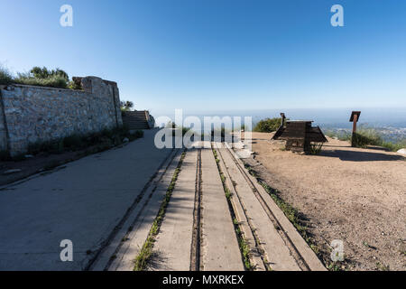 Pente historique ruines de fer au-dessus d'Echo dans le Mtn Angeles National Forest au-dessus de Pasadena et Los Angeles, en Californie. Banque D'Images