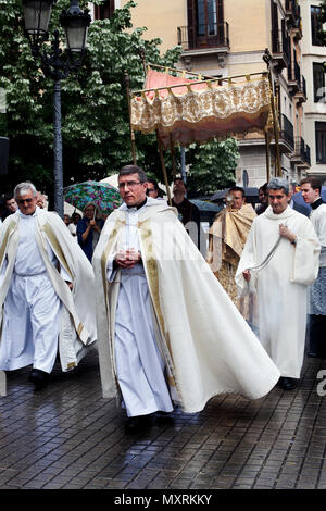 Cérémonie de la première communion catholique, Barcelone, Espagne. Banque D'Images