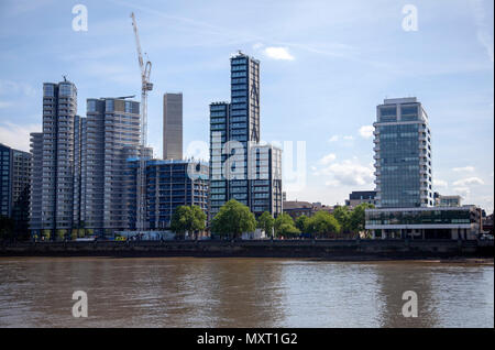 Appartements modernes blocs sur Albert Embankment à Vauxhall - London UK Banque D'Images