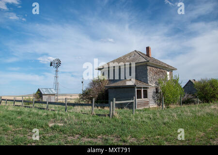 Prairie abandonnée ferme près de Carseland (Alberta), Canada. Banque D'Images