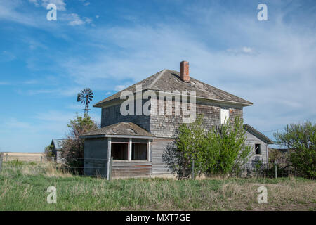 Prairie abandonnée ferme près de Carseland (Alberta), Canada. Banque D'Images